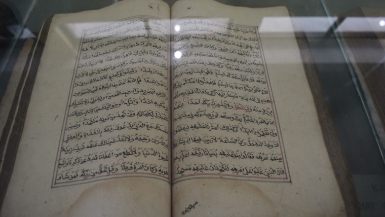 AL-QUR’AN DAN KITAB KUNO TULIS TANGAN