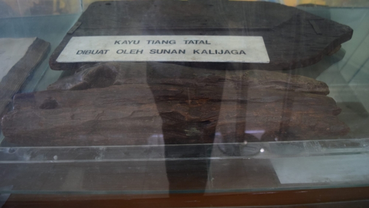 1 SIRAP DAN 2 KAYU TATAL