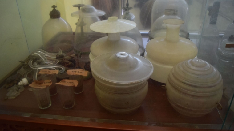 KAP LAMPU, CAGAK LAMPU, MANGKOK, GELAS PENINGGALAN PAKU BUWONO