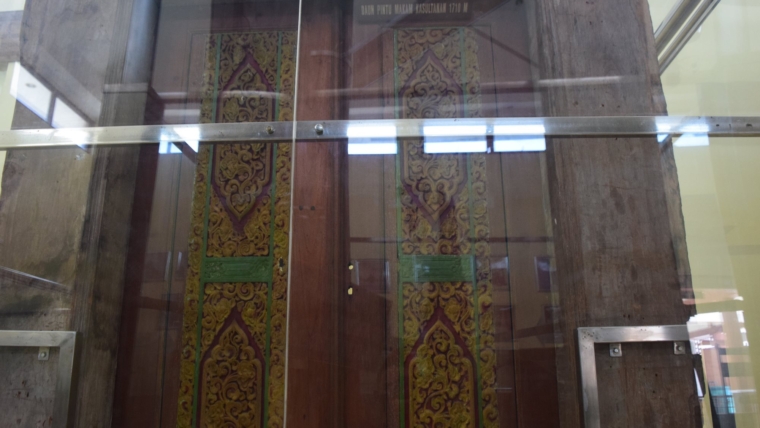 DAUN PINTU MAKAM KASULTANAN